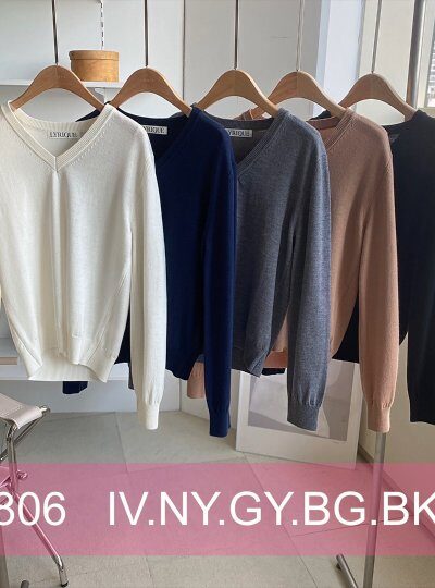 리리끄 806 브이넥니트